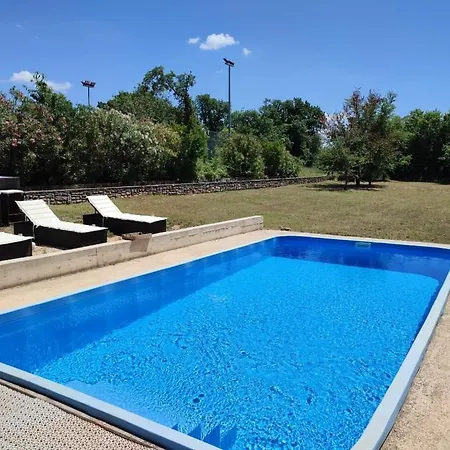 House Andrea With Pool بيت للعطل *