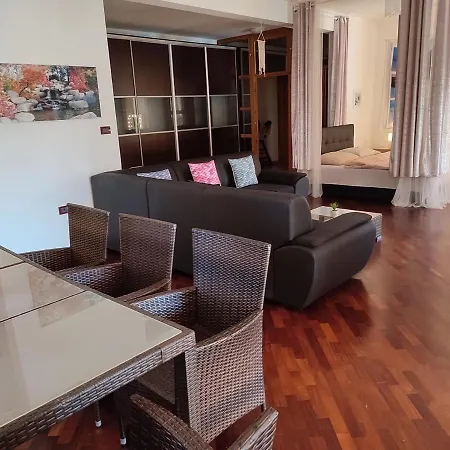 House Andrea With Pool 度假居 乌马格