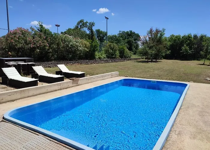 House Andrea With Pool Vikendica *