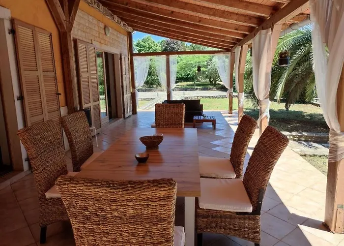 House Andrea With Pool Umag