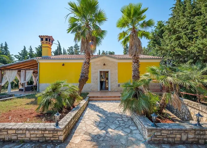 House Andrea With Pool *