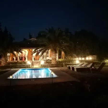 House Andrea With Pool Holiday home *